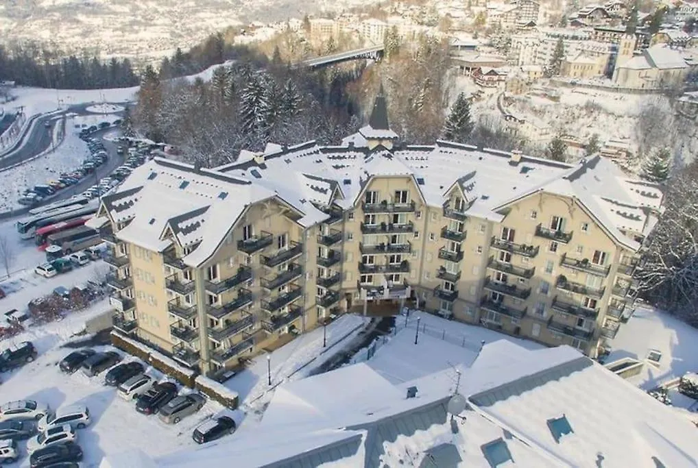 Next To The Ski Lift! *3Bed Apt* Sleeps 8* Parking* Pool Saint-Gervais-les-Bains France