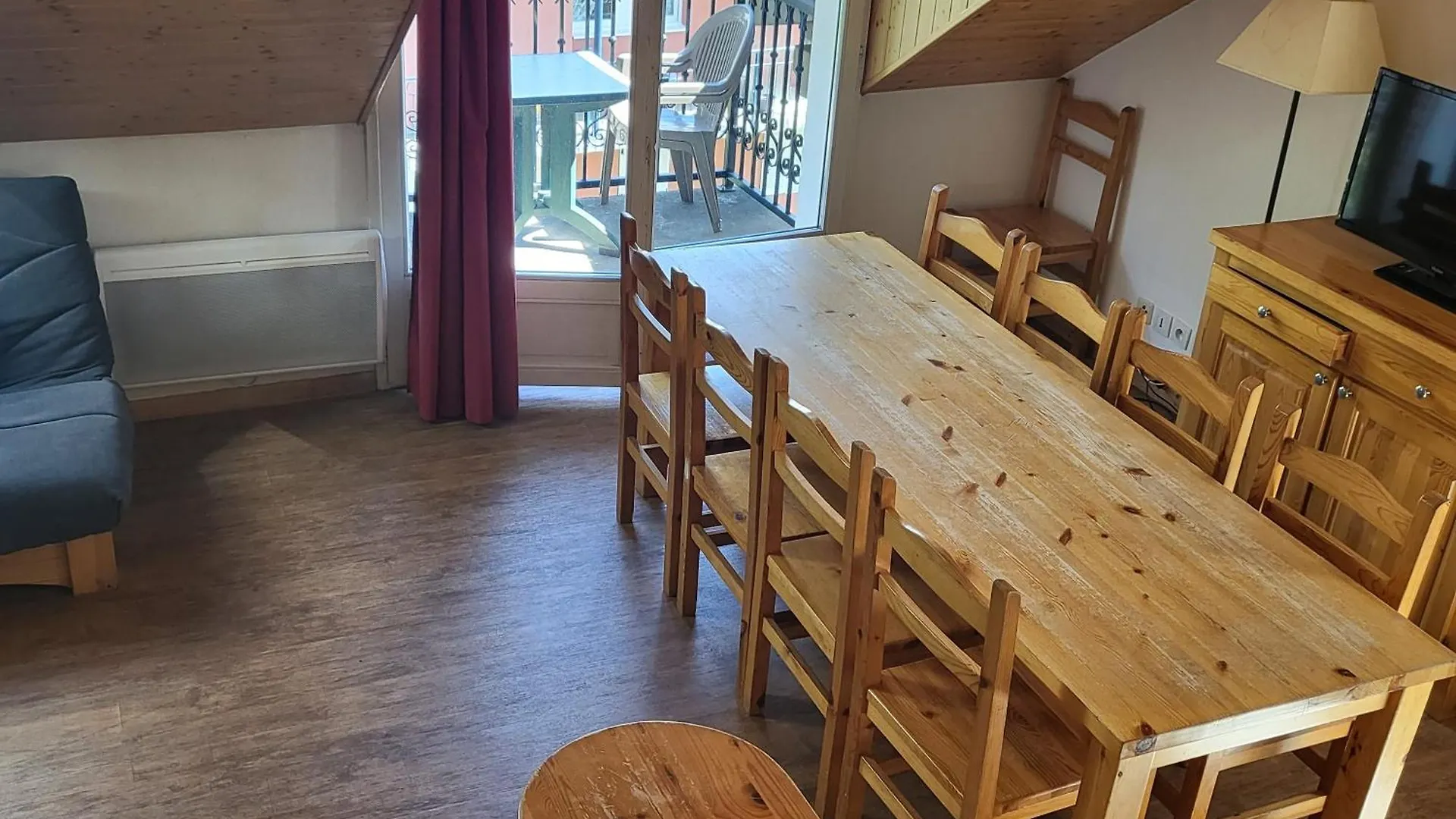Next To The Ski Lift! *3Bed Apt* Sleeps 8* Parking* Pool Saint-Gervais-les-Bains 0*,